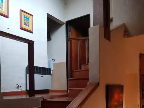 Casa 10 ambientes con 2 baños