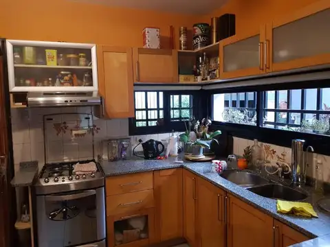 Casa Lomas de San Martín 4 dormitorios 3 baños cochera pileta apto credito
