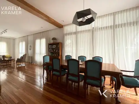 Casa en Venta con 3 cocheras