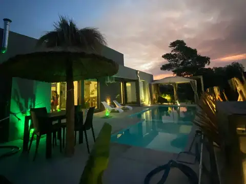 Casa en Venta en Miramar, USD 270.000