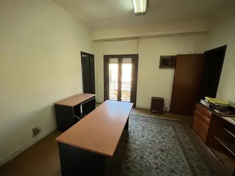 Plaza Esteban Adrogue 1000, Piso 1