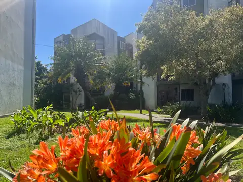 Depto de 3 amb en P.B. de 60 m2. Excelente estado. Apto credito.