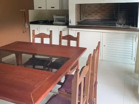 Casa en Venta con 3 cocheras