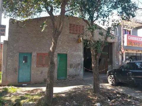 amplio Galpón con oficina y baño