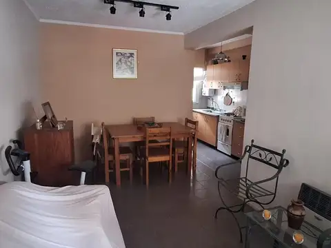 Departamento 3 dormitorios con Cochera.