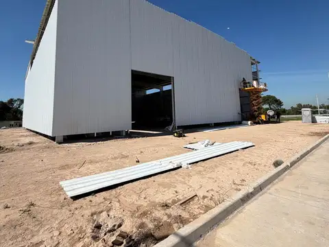 Galpon en Alquiler 33  mts Frente