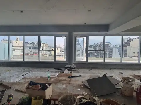 Oficina en Av. Córdoba esquina Uruguay 142  m2 y    51 de  terraza m2  a estrenar  