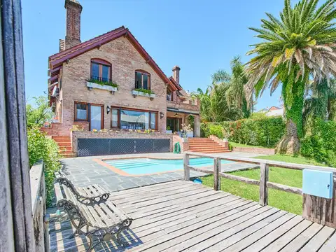 Casa 5 ambientes con 3 baños