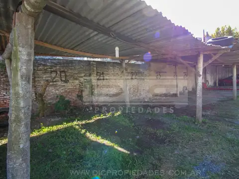 Belgrano 2123/2143 , entre Quintana y Avellaneda  (entre vias)