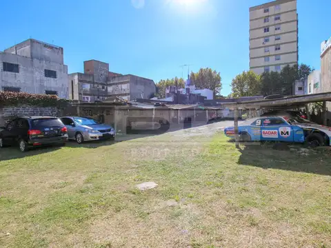 Belgrano 2123/2143 , entre Quintana y Avellaneda  (entre vias)