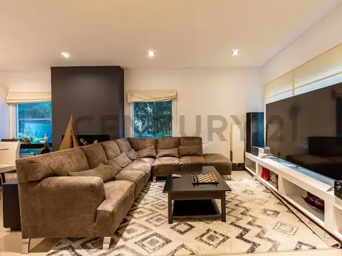 VENTA CASA 7 AMBIENTES PILETA EL NACIONAL 1200M2