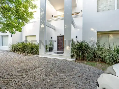 Corrientes 100, Piso 0