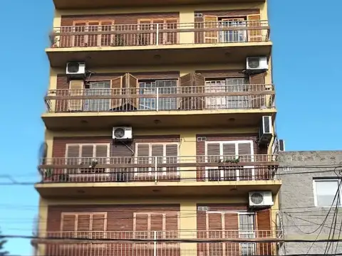 Departamento 3 ambientes en venta sobre Av Mitre Wilde