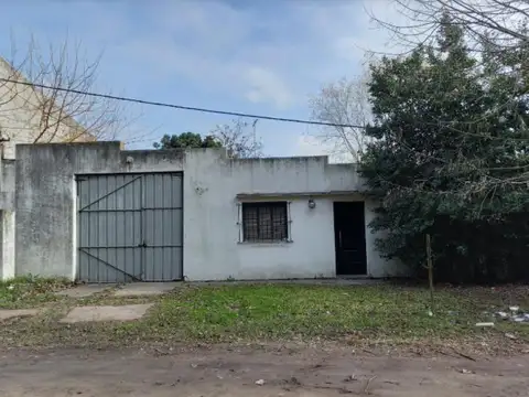 Casa en venta - 2 dormitorios 1 baño - 140mts2 - Gonnet