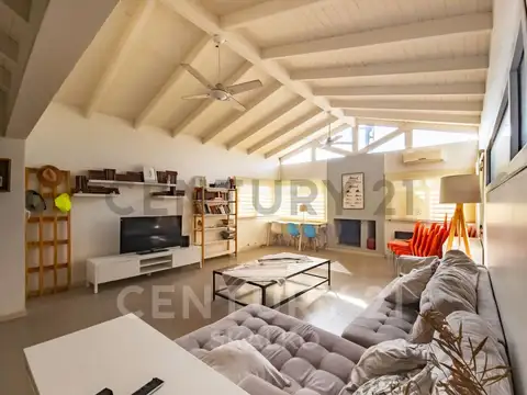 VENTA Casa de 2 Dormitorios, patio, Piscina, Funes