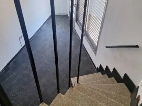 Casa 6 ambientes con 2 baños