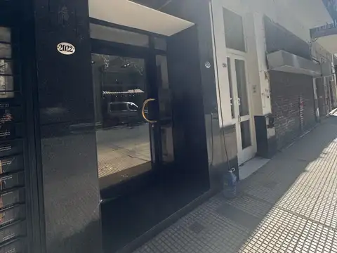 VENTA/ALQUILER Oficina/Departamento 5 Ambientes Con palier privado