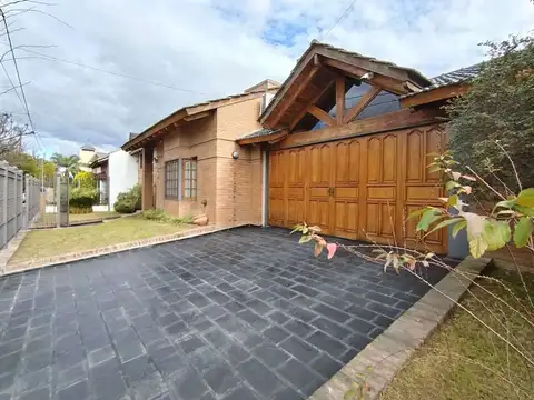 Casa 12 ambientes con 4 baños