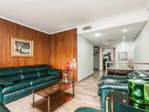 Casa 5 ambientes con 4 baños