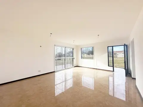 Casa en Venta Soldini, Santa Fe, 3 dormitorios con parrillero y pileta!