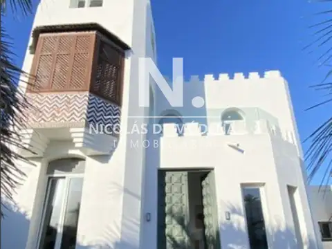 En venta casa en Peninsula de 4 dormitorios, Punta del Este.