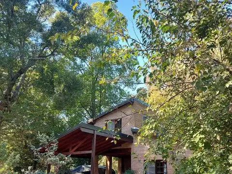 Casa 8 ambientes con 4 baños