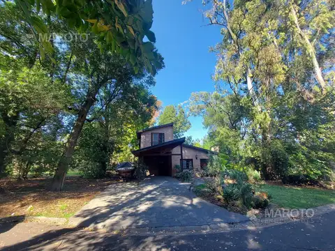 Casa en Venta con 2 cocheras