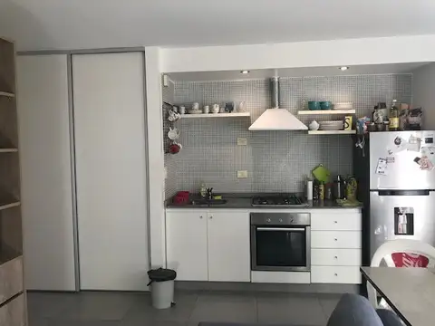 DEPTO MONOAMBIENTE, EXCELENTE. VIVIENDA O USO PROFESIONAL. CON BAULERA