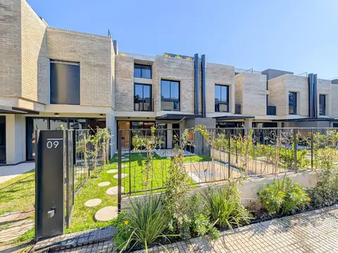 EN VENTA - CASA DE 4 DORMITORIOS CON PATIO, PILETA Y TERRAZA - FISHERTON, ROSARIO