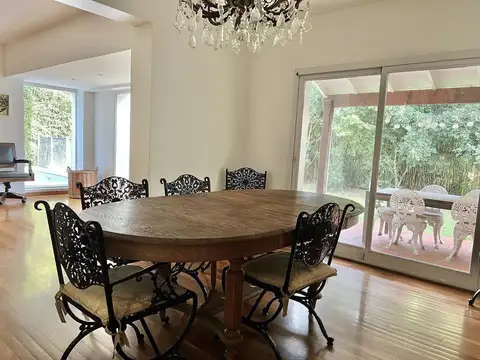 Casa 6 ambientes con 4 baños