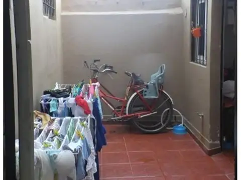 Casa 4 ambientes con 1 baño