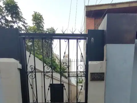 Muy lindo PH, muy luminosa con patio y parrilla. Sin expensas. A metros de Av. Maipú