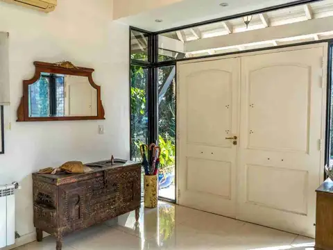 Casa en Venta con 3 cocheras