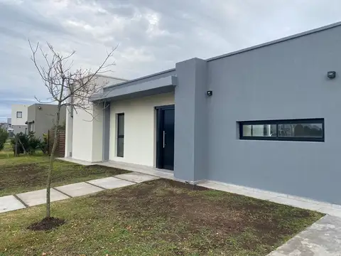 Casa 4 ambientes con 4 baños