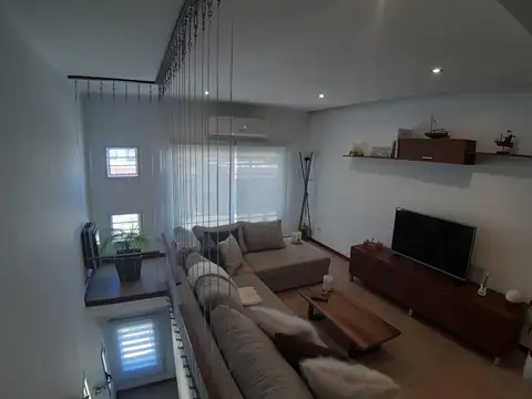 Depto Tipo Casa 3 ambientes con 2 baños
