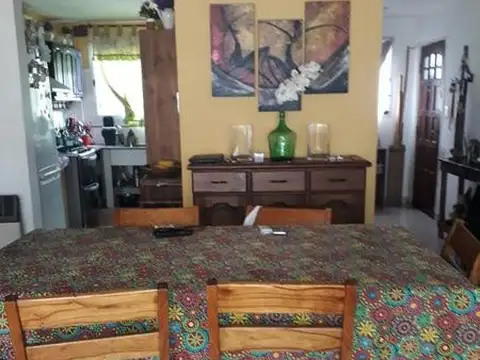 Casa 6 ambientes con 5 baños