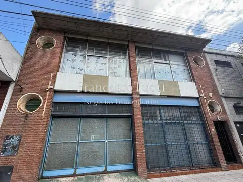 Galpón en venta para laboratorio con oficinas en Caseros