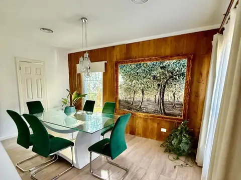 Casa 5 ambientes con 4 baños