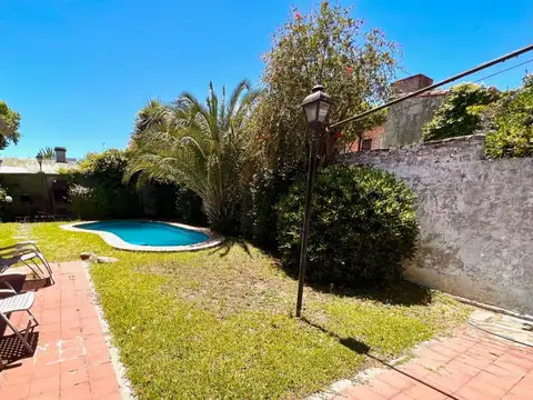 Casa en Venta con 2 cocheras