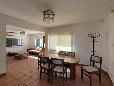 Casa en Alquiler con 1 cochera