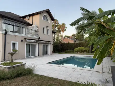 Casa 7 ambientes con 5 baños