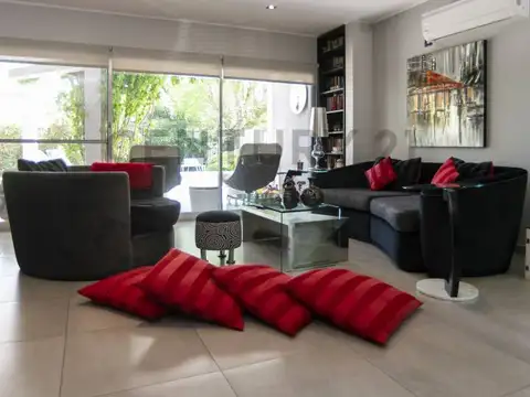 Casa 5 ambientes con 2 baños