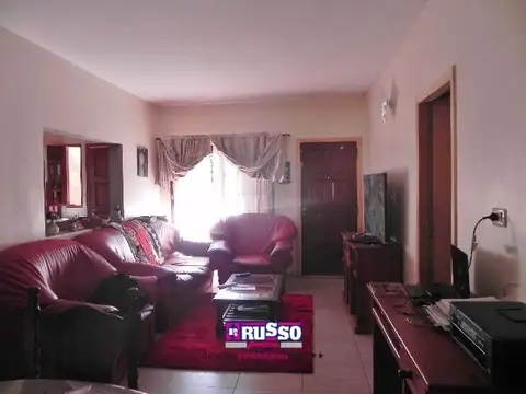 Casa en Venta con 2 cocheras