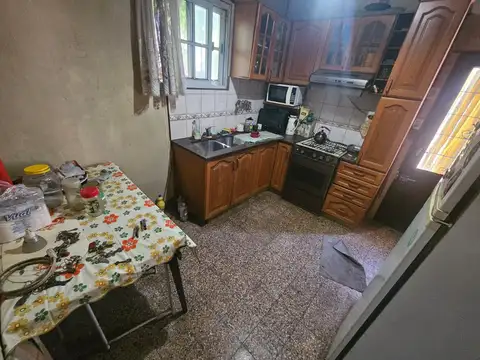 Casa 3 ambientes con 1 baño