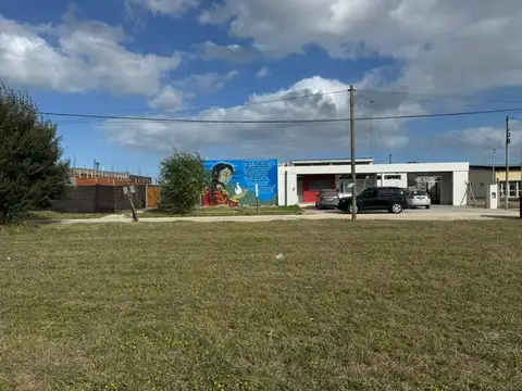 Sarmiento entre coronel Vidal y Cámpora