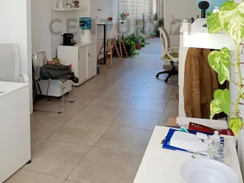 Oficina en venta,&nbsp; La Plata. La oficina se encuentra al frente en planta baja ubica...