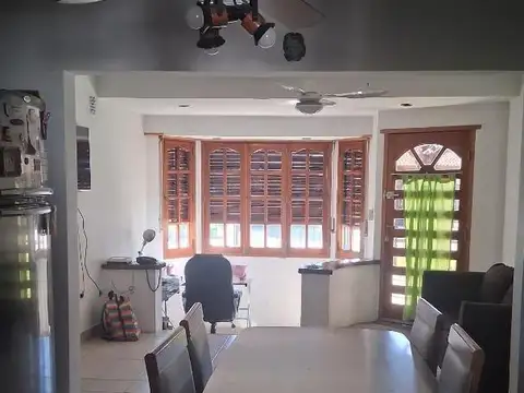 Casa en Venta con 4 cocheras