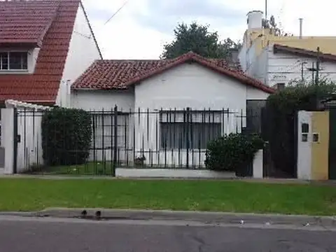 BUEN CHALET EN VILLA CLUB A UNA CUADRA DE AVENIDA RO CA