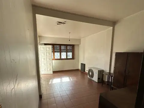 Pringles 3100, Piso PB