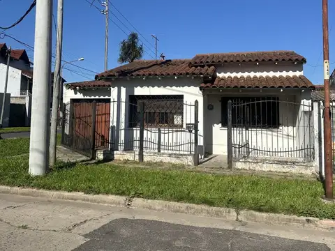 Pringles 3100, Piso PB